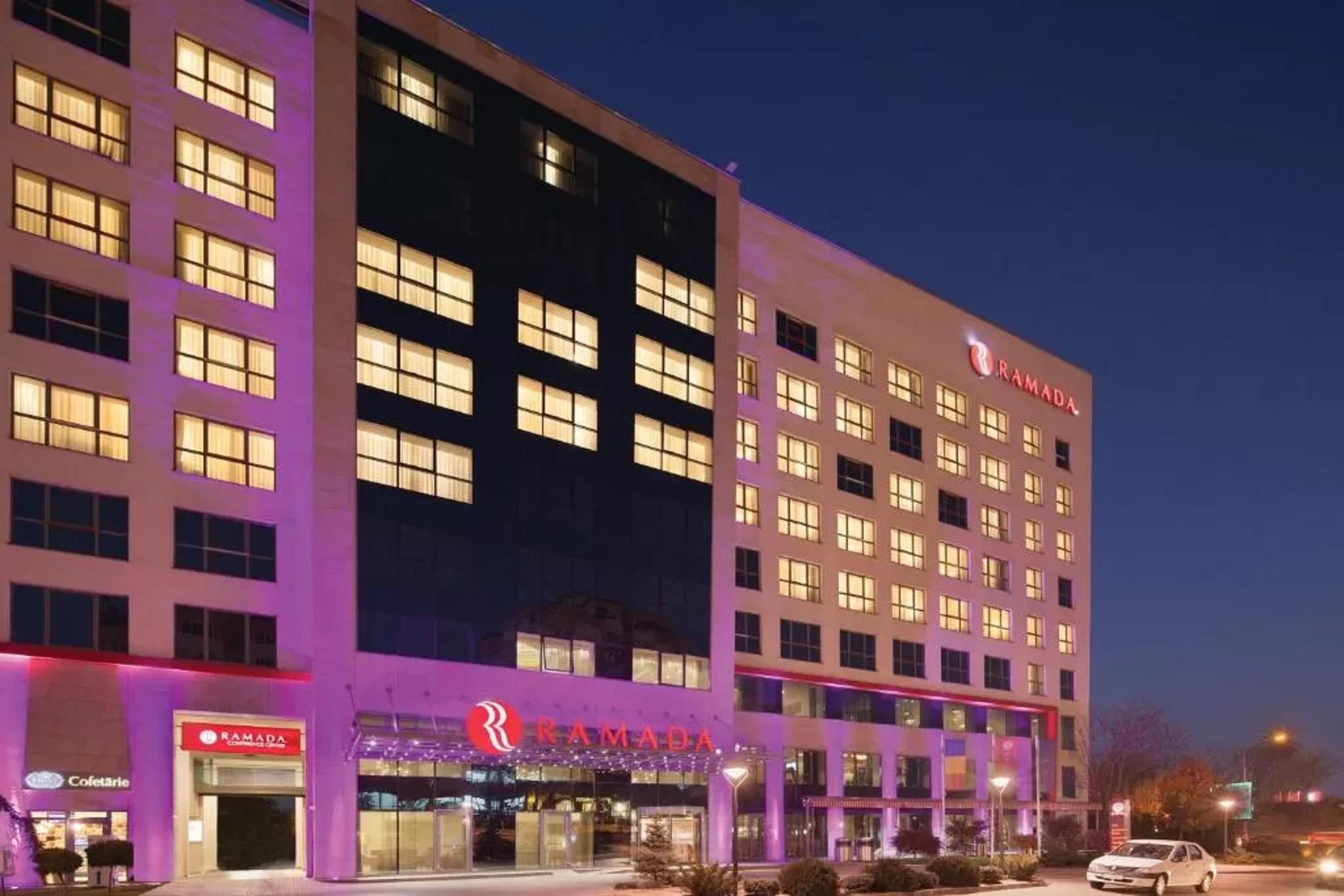 Hotel Ramada Piteşti Exterior foto