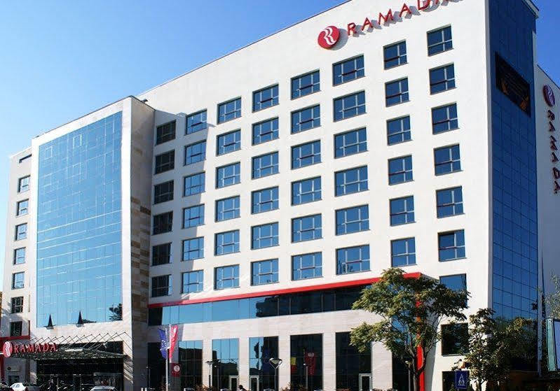 Hotel Ramada Piteşti Exterior foto